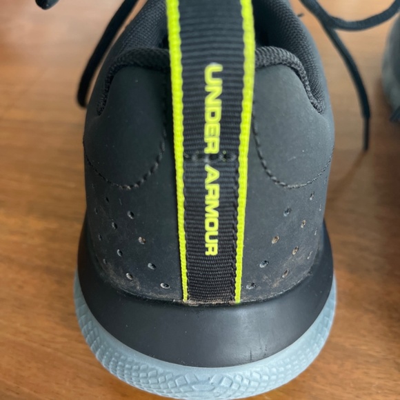 NWOT Under Armour sneakers - Picture 4 of 5